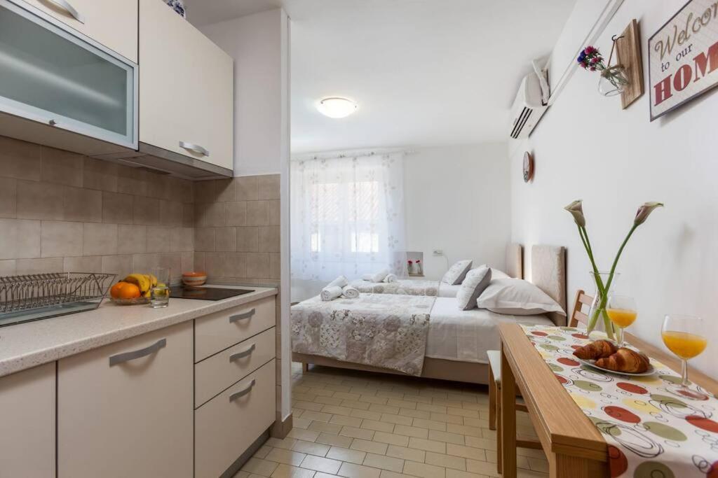Studio Apartment Didovina สปลิท ภายนอก รูปภาพ